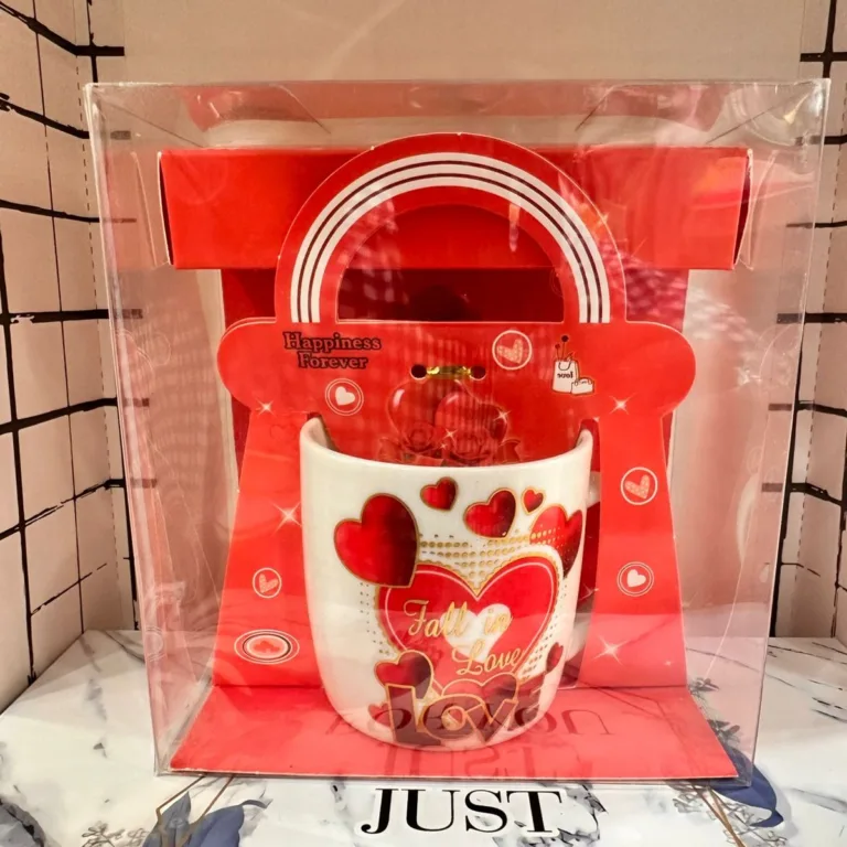 Love mug gift box with heart design ceramic mug